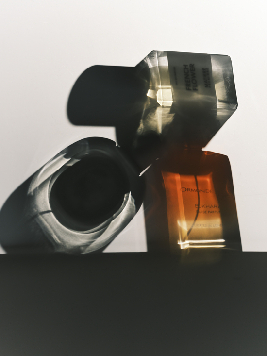 RGB_tb_rakessensemagzine_tuberose_bottle5 - Tom Brannigan for Rakes Sense Magazine - Tom Brannigan  - Overview  - Anne-Marie Gardinier Photographic Agency - Paris