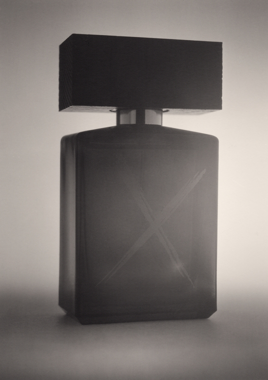 img20251215_10502336 - Tom Brannigan for Rake Sense Magazine - Tom Brannigan  - Overview Still life  - Anne-Marie Gardinier Photographic Agency - Paris