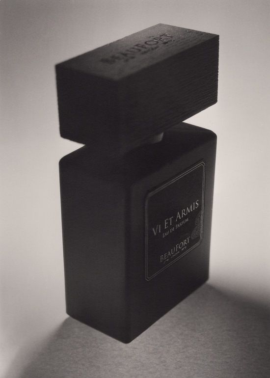 img20251215_11052362 - Tom Brannigan for Rake Sense Magazine - Tom Brannigan  - Overview Still life  - Anne-Marie Gardinier Photographic Agency - Paris