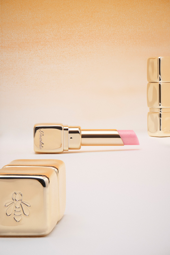 Stacked from 11 images. Method=B (R=1,S=4) - Camille et Charlotte – photographers - Camille & Charlotte  - Overview  - Anne-Marie Gardinier Photographic Agency - Paris