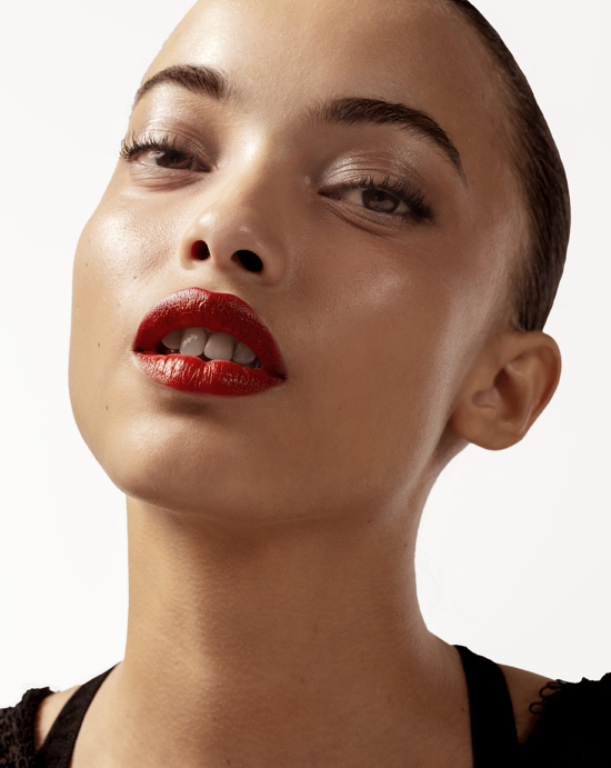 02_RED LIP CLASSIQUE_0222 copie - Chloé Claverie – - Chloé Claverie  - Overview  - Anne-Marie Gardinier Photographic Agency - Paris