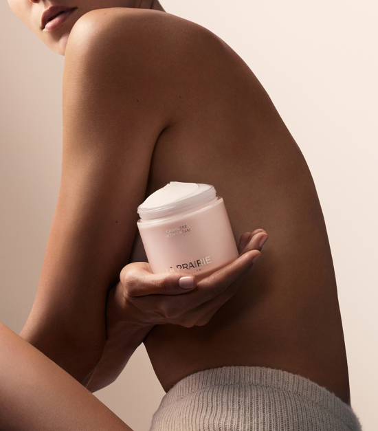 BC-18_BODY_CREAM_PACK_0031_02 - La Prairie - Benjamin Colombel  - Beauty Overview  - Anne-Marie Gardinier Photographic Agency - Paris