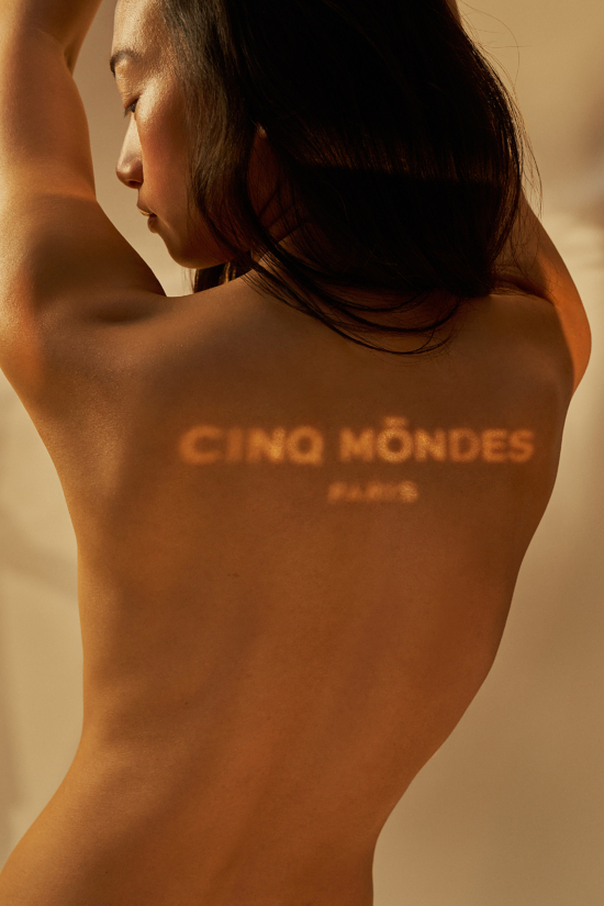 BC-19_P_POCHOIR_0399 - 5 Mondes - Benjamin Colombel  - Beauty Overview  - Anne-Marie Gardinier Photographic Agency - Paris