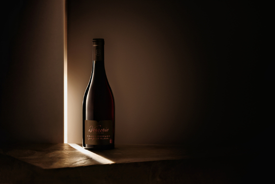GrandDeffand-Syrah-Grenache-Bourboulerc - La Verrerie - Benjamin Colombel  - Overview Still life/Savoir Faire  - Anne-Marie Gardinier Photographic Agency - Paris